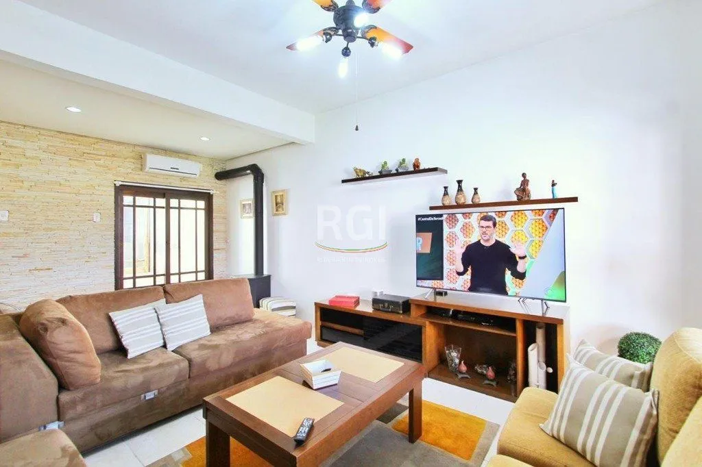 Imagem Casa para Venda - 260m², 5 dormitórios, sendo 2 suites, 4 vagas - Teresópolis