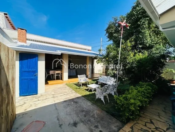 Imagem Casa à venda no bairro Taquaral, em Campinas/SP, localizada a apenas duas quadras da Lagoa do Taqua...