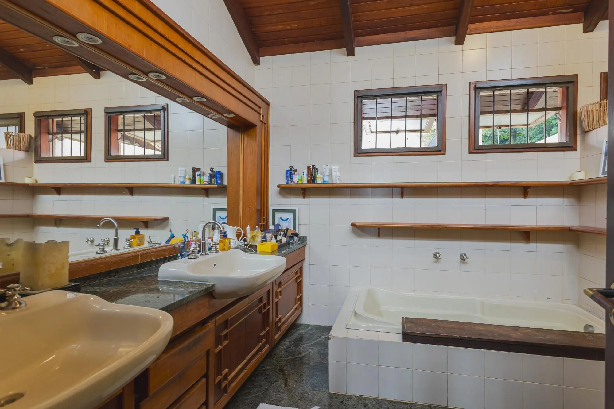 Imagem Casa semi-mobiliada na Vila Assunção com vista deslumbrante para o Guaíba e Veleiros do Sul