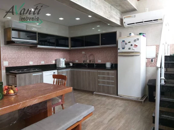Imagem Casa sobreposta à venda no bairro Embaré em Santos/SP