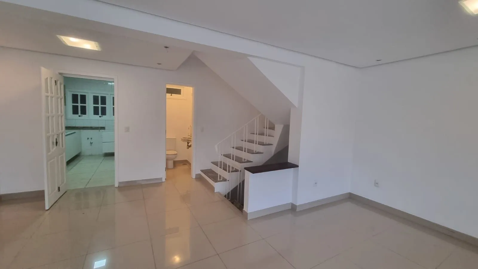Imagem Casa Reformada de 197mq no Condomínio Villa Dei Fiori - Bairro Tristeza a venda na Zona Sul de Porto Alegre.