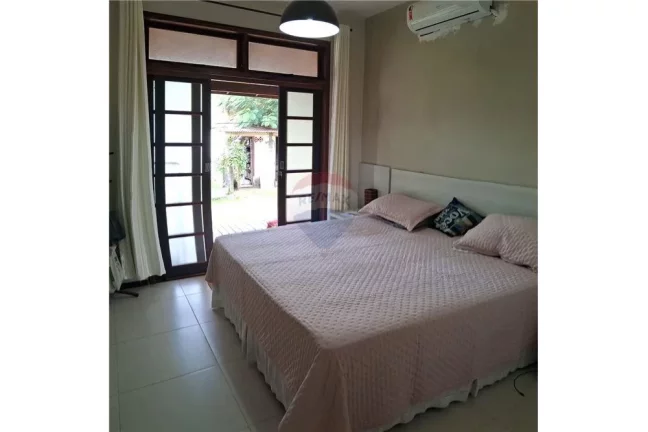 Imagem Casa com três dormitórios com banheiro no Condado .