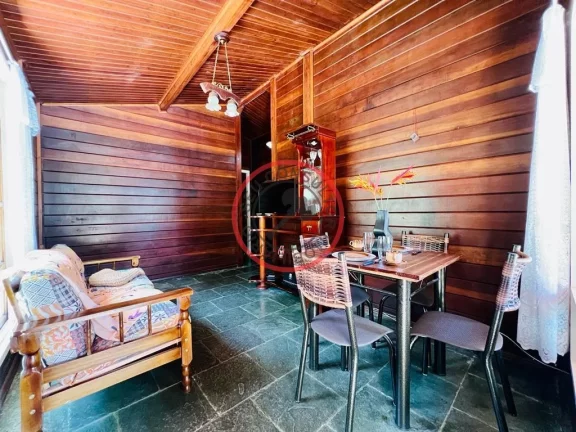 Imagem Casa Térrea, com 2 Quartos, Piscina, Área Gourmet, 3 vagas ,Acesso ao Rio ,Mobiliada
