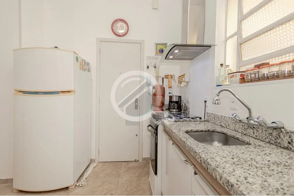 Imagem Excelente apartamento térreo localizado no bairro Menino Deus. Imóvel com 76m² distribuído em 2 ...