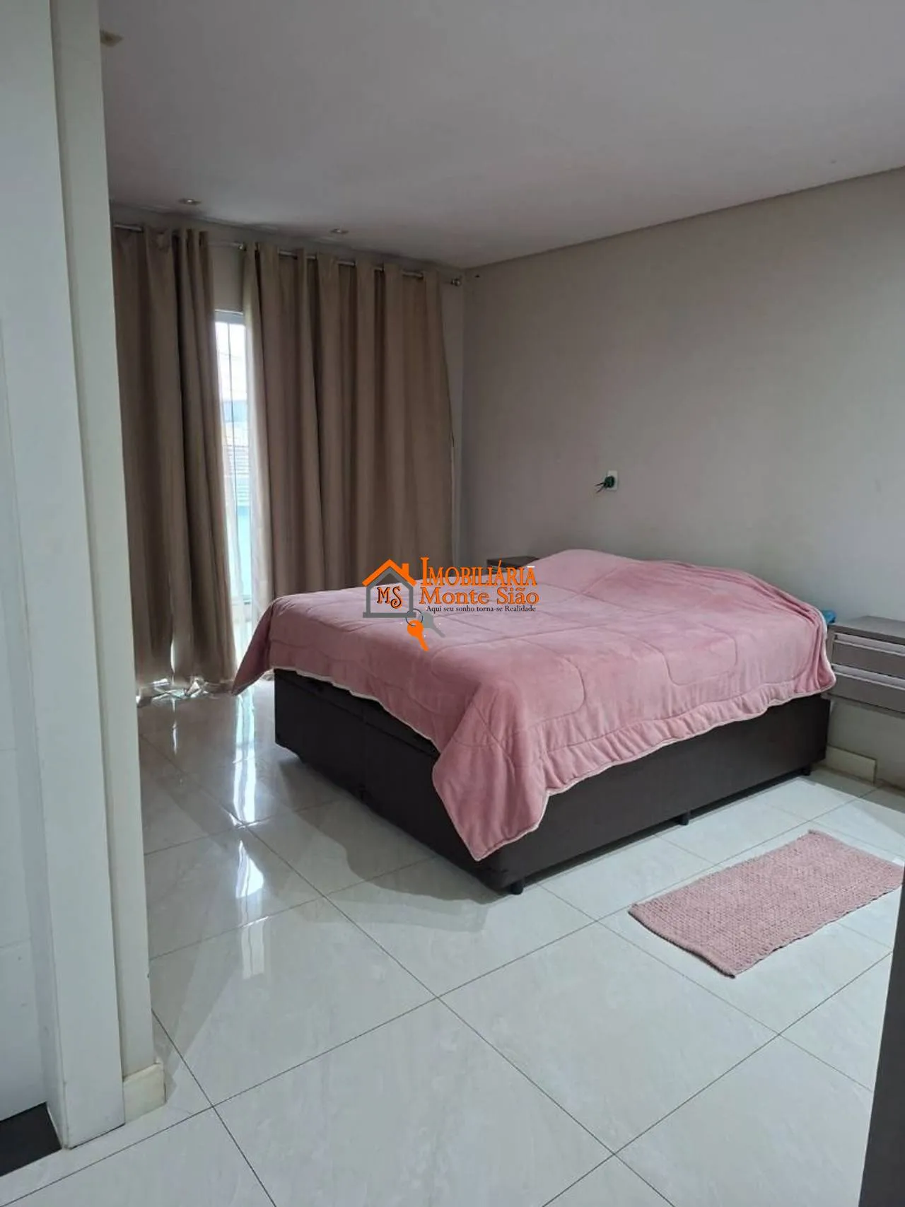 Imagem Sobrado com 3 dormitórios à venda, 250 m² por R$ 740.000,00 - Jardim Presidente Dutra - Guarulhos/SP