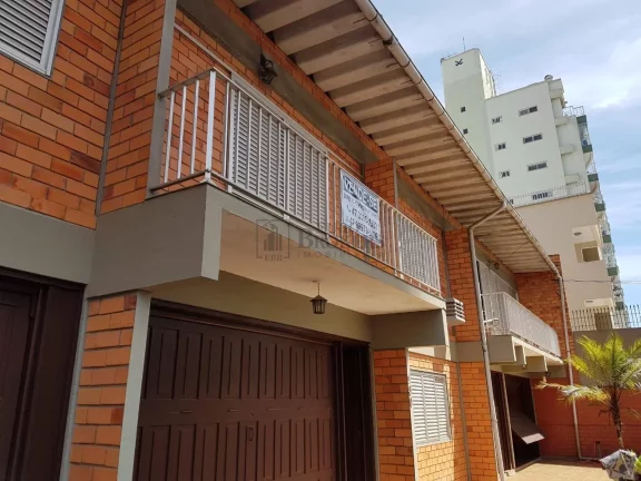 Imagem Casa com 7 dormitórios no centro de Balneário Camboriú.