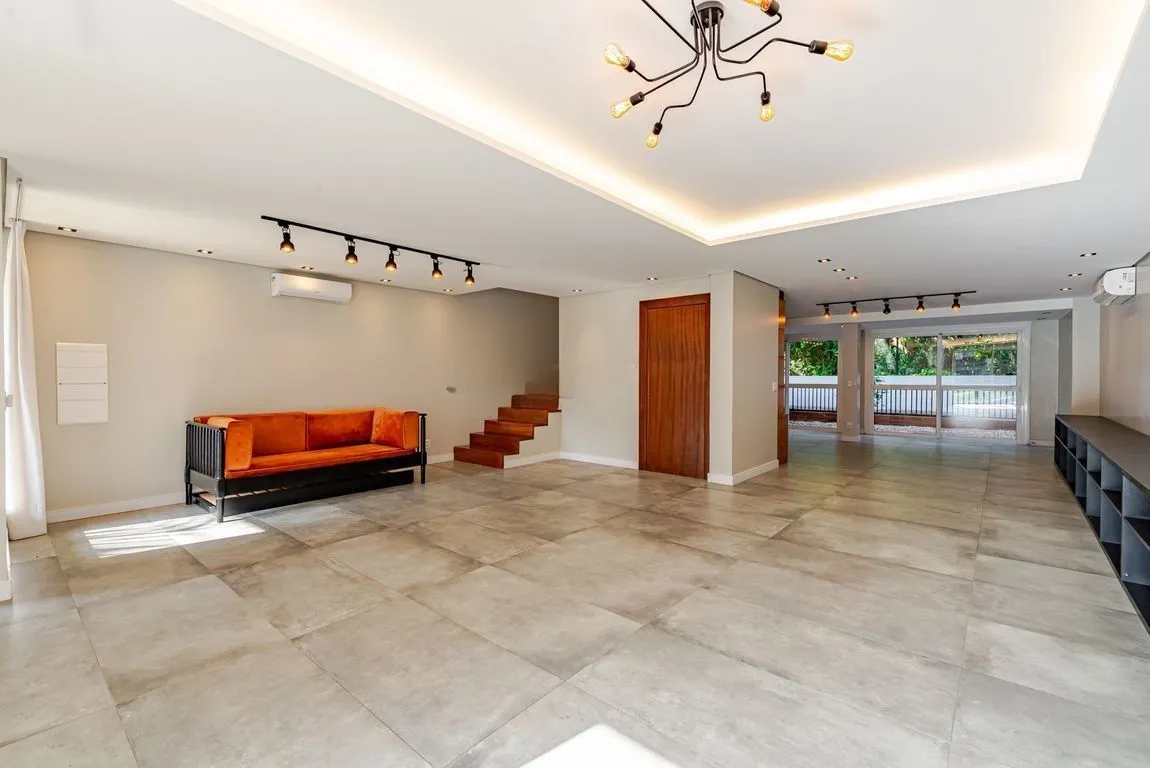 Imagem Casa em condomínio com piscina e salão privativo na Vila Nova