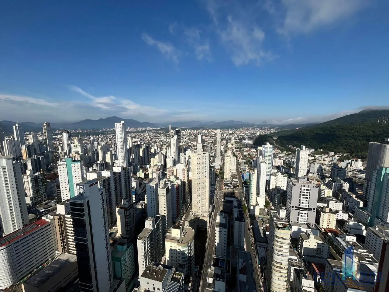 Imagem Apartamento Quadra Mar para Venda em Balneário Camboriú, CENTRO, 4 dormitórios, 4 suítes, 5 banheiros, 3 vagas