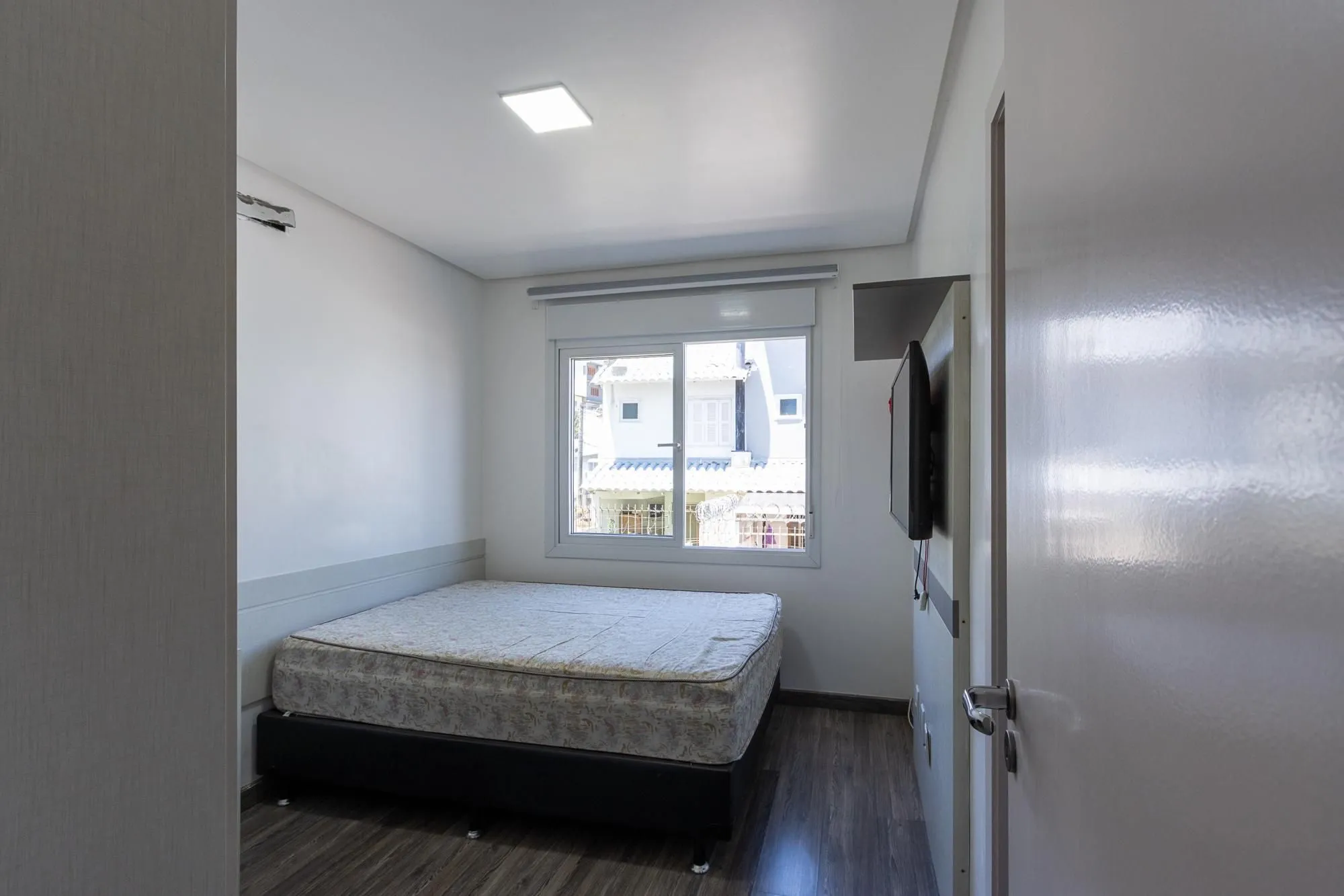Imagem Sobrado com 2 suites e 2 vagas de garagem - Bairro Guarujá