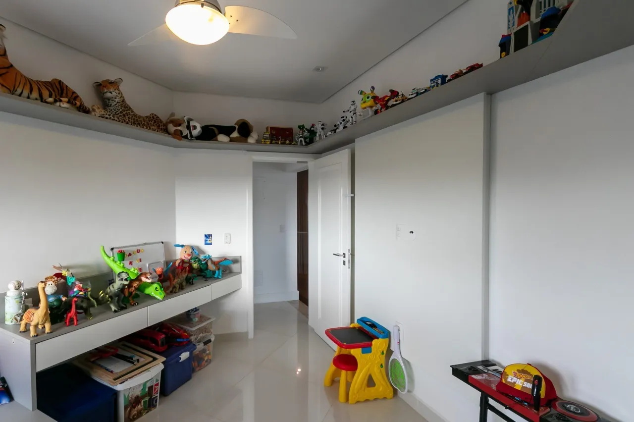 Imagem Casa de alto padrão no condomínio Village Castelo