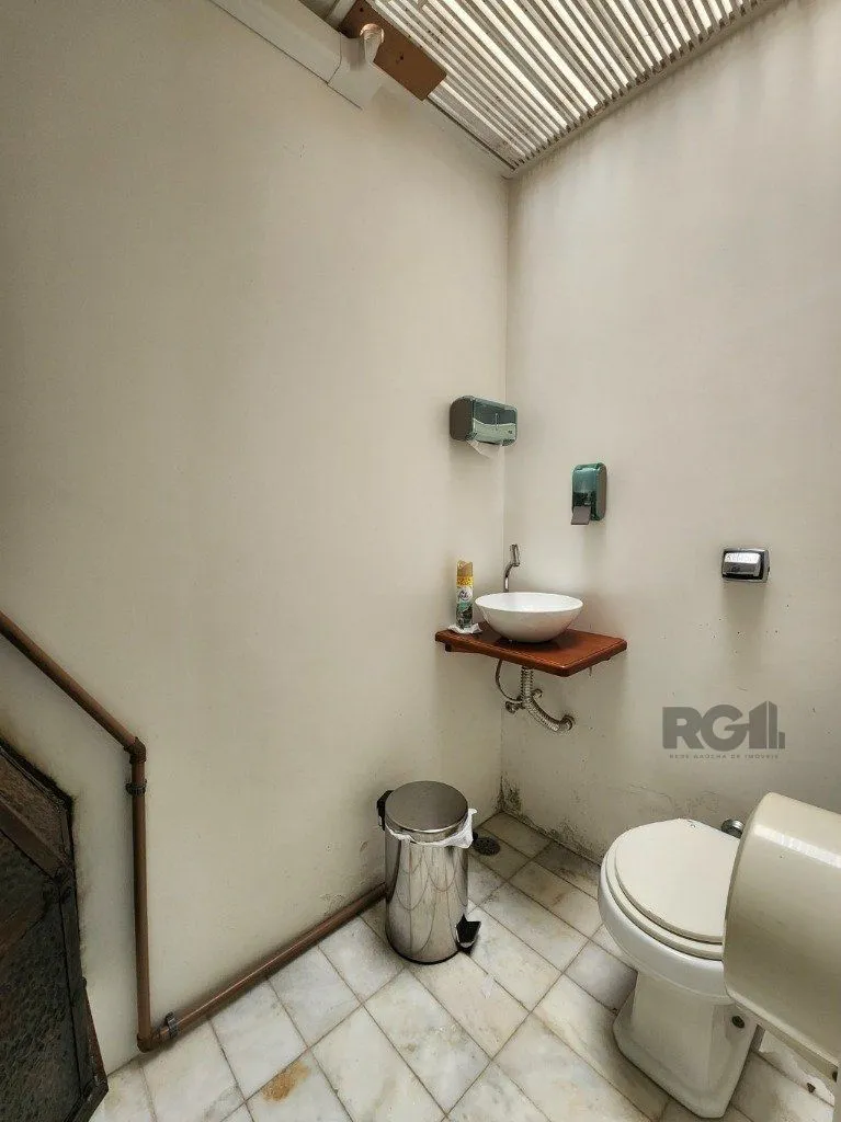 Imagem Vende-se excelente cada 3 quartos com suíte, 4 vagas, anexo comn salão de festas, podendo ser usada para fins comerciais - 255m² - Chácara das Pedras