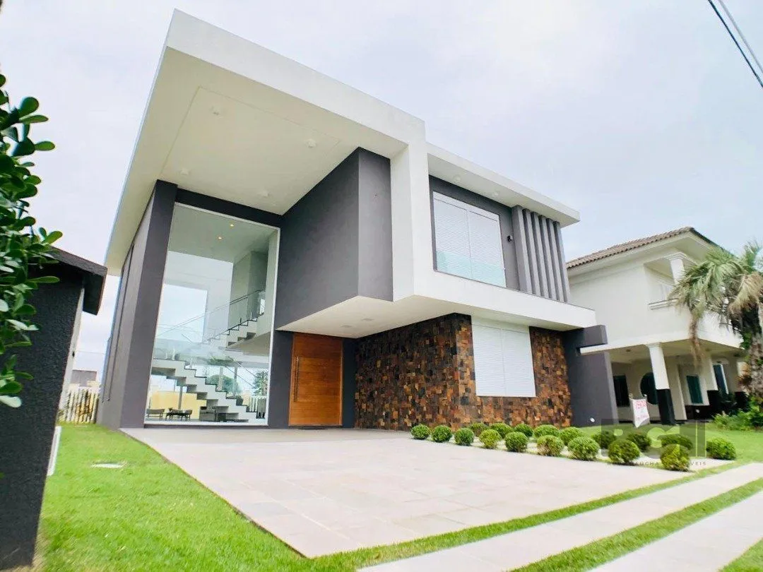 Casa de Condomínio em Centro