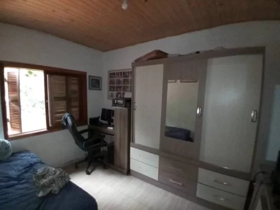 Imagem Sítio com Casa em condomínio Fechado, Próximo da portaria, junto a RS040