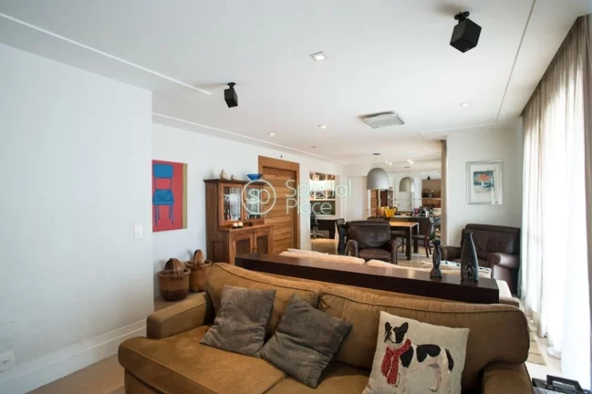 Imagem Lindo apartamento com 163m2 em rua muito procurada no Panamby. Condomínio com lazer completo destac...