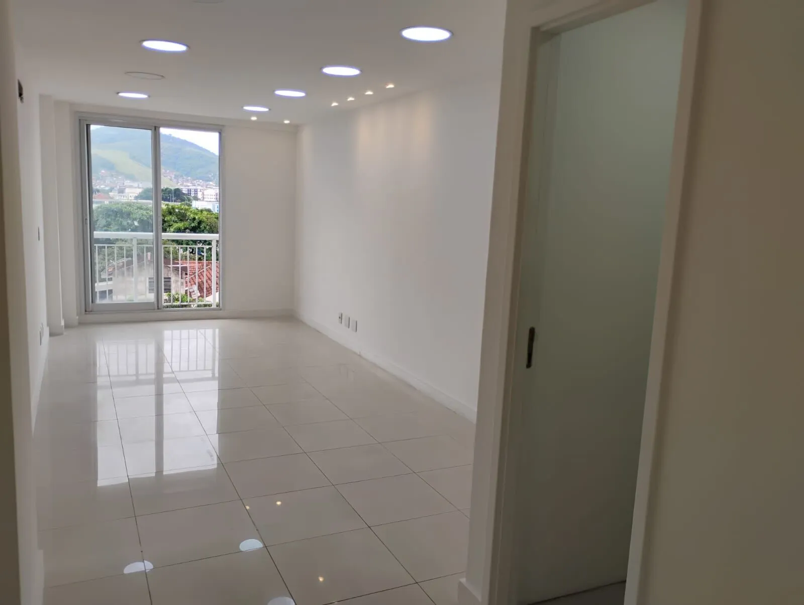 Imagem Sala comercial à venda no bairro Taquara em Rio de Janeiro/RJ