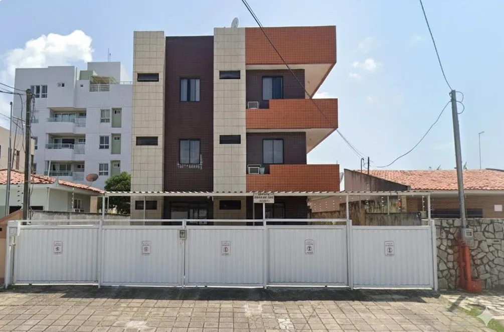 Foto do imóvel Apartamento térreo no Bessa com 3 quartos, 2 suítes, área externa com churrasqueira e excelente localização a 400m da praia.