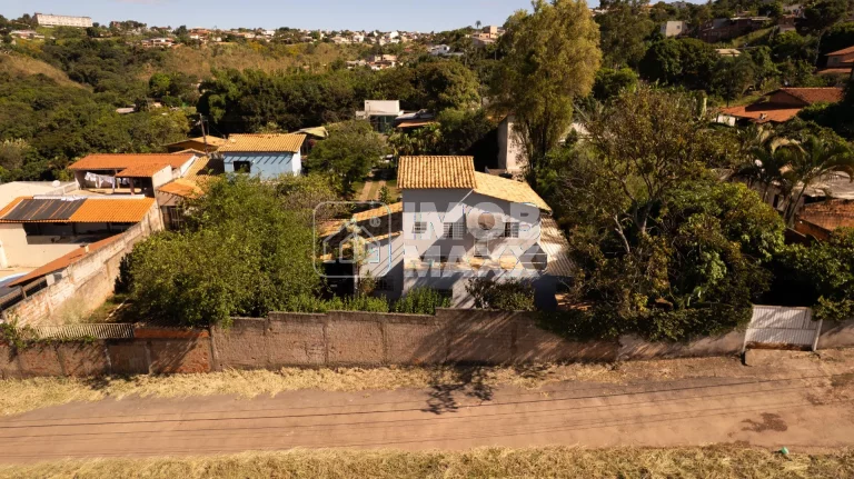 Imagem VENDA RÁPIDA - Casa de 3 suítes em Arniqueira - Águas Claras - Brasília, por R$ 790.000 para venda
