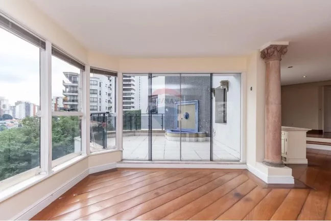 Imagem Amplo e Sofisticado Apartamento 350m² com Vista para o Pacaembu – Higienópolis / Pacaembu