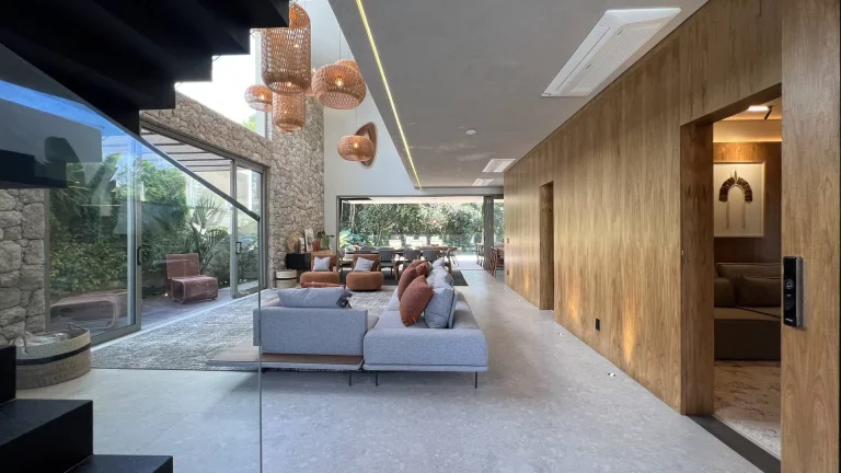 Imagem *Casa Excepcionalmente Decorada à Venda no Módulo 11, Riviera*