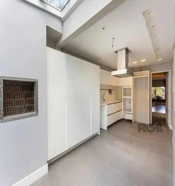 Imagem Excelente casa de 220m² com 3 dormitórios no bairro Tristeza.