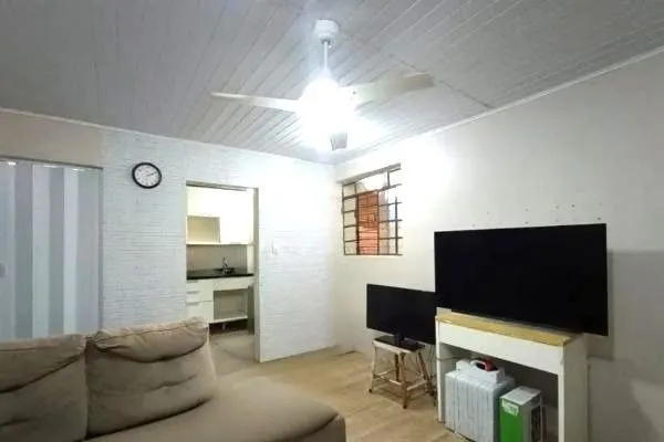 Imagem Casa no bairro Jardim do Salso com 2 dormitórios e 4 vagas