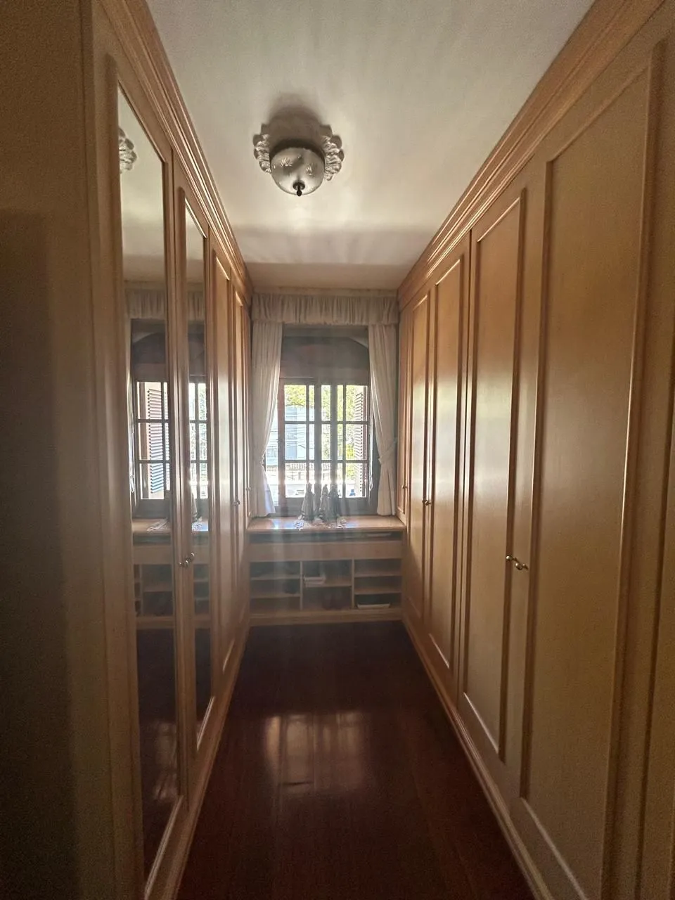 Imagem CASA -4 DORM. -com 2 suítes - 3 BOX- 297,18 m² - MENINO DEUS