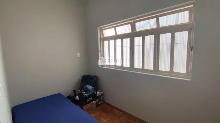 Imagem Casa com 6 dormitórios no bairro Fabrício em Uberaba