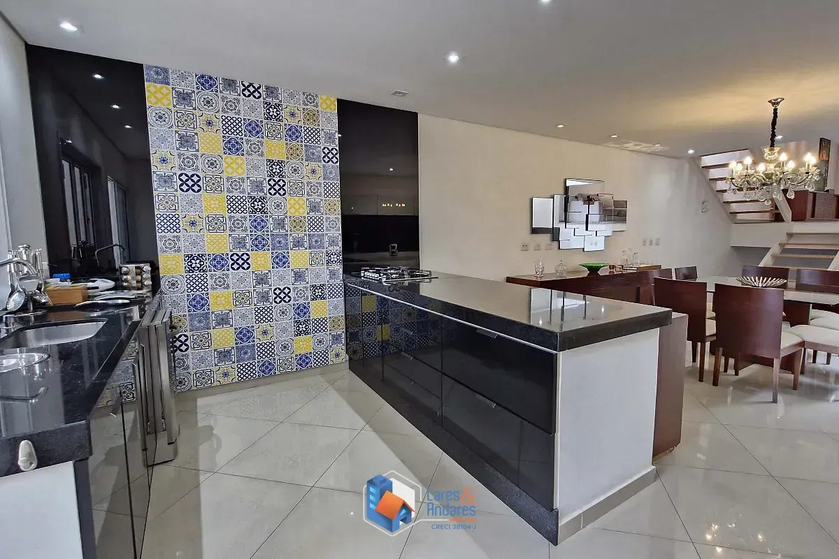 Imagem Sobrado para venda em Santa Teresinha com 3 quartos, sendo 3 suítes, 324m²