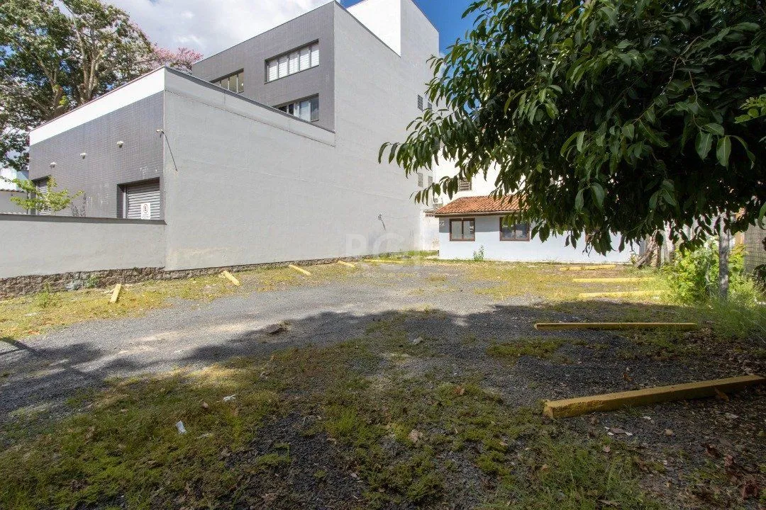 Imagem terreno com 298,30 m2 de área Total, medindo 12,64 X 23,60