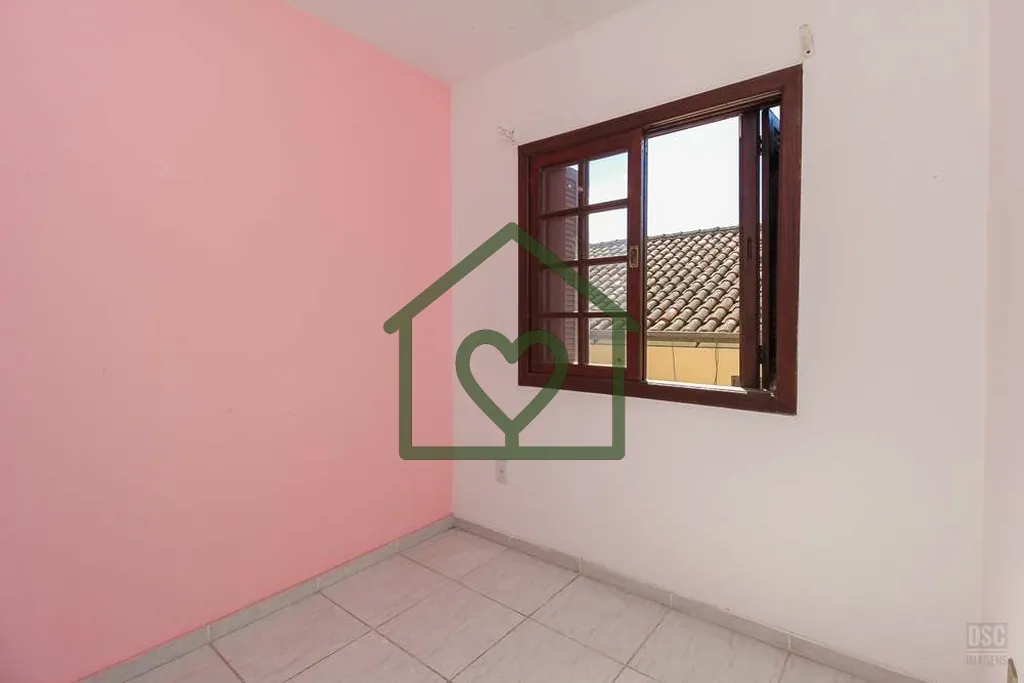 Imagem Casa em condomínio localizado próximo ao Hospital Vila Nova. Com 3 dormitórios, sendo 1 suíte, 8...