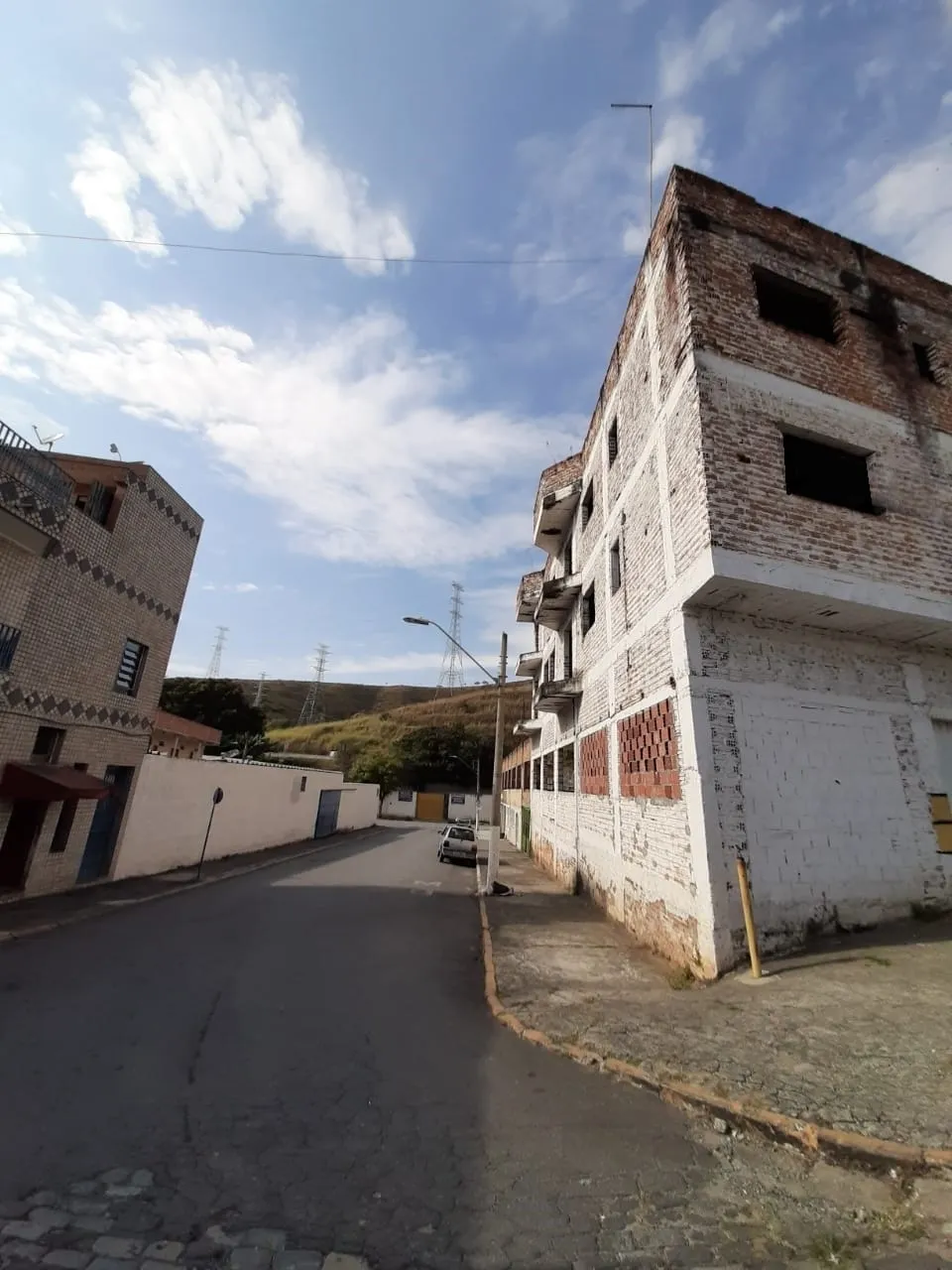 Imagem Oportunidade Única: Prédio Inacabado com Potencial para Expansão em Localização Estratégica em Aparecida