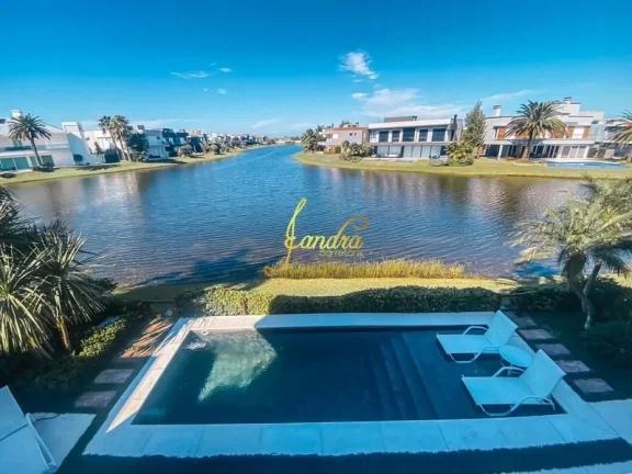 Imagem Sobrado em condomínio fechado Xangri-la BEIRA LAGO