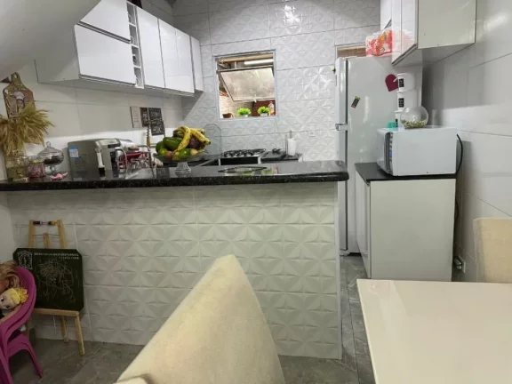 Imagem SOBRADO COM VISTA PARA O MAR à venda no Caiçara em Praia Grande-SP, com 2 dormitórios, sala, cozinha americana, banheiro social, lavabo, 2 vagas de garagem, moveis planejados, churrasqueira, 70 metros da praia. Estuda parcelamento direto.