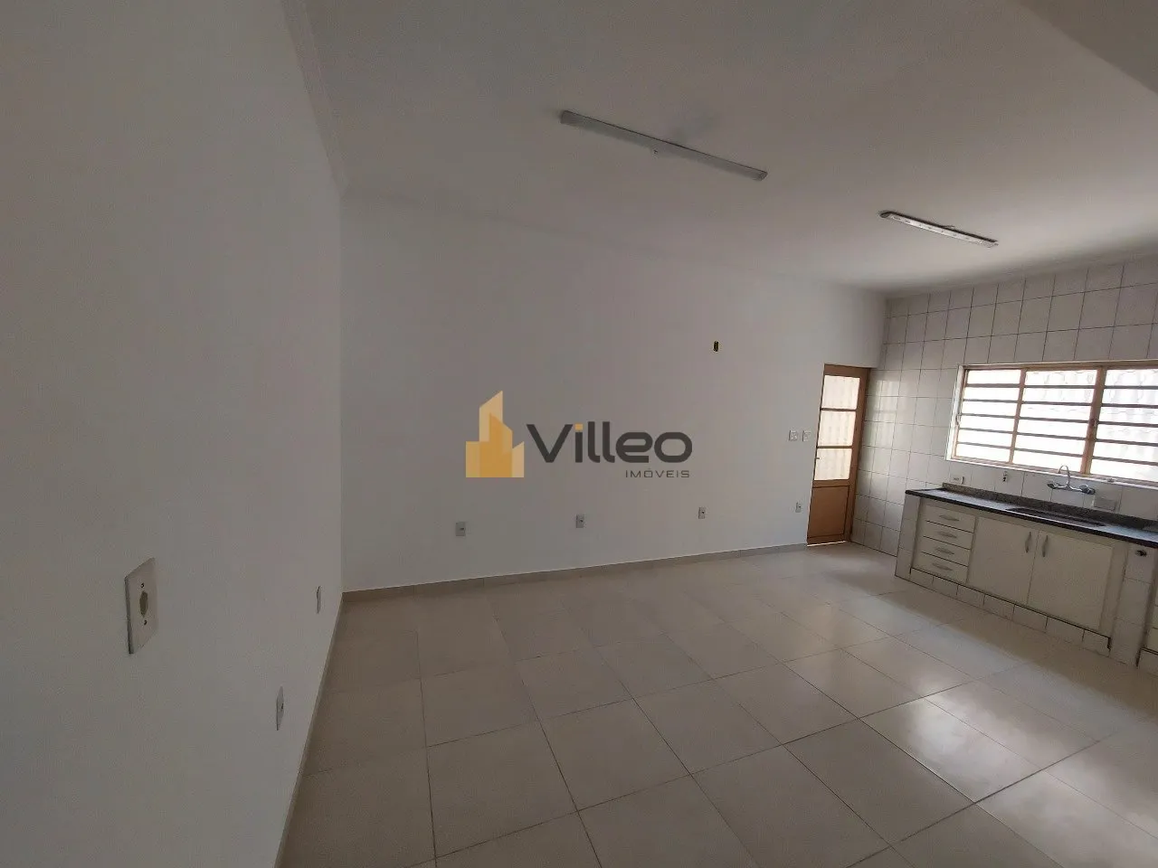 Imagem Localizada na Avenida Doutor Ulisses Guimarães, 2020 - Jardim Santo André 2, esta ampla casa comer...