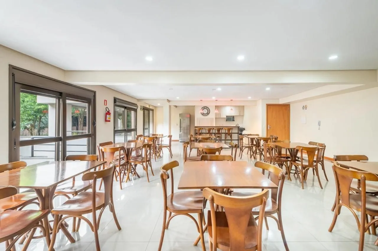 Imagem Apartamento de 2 dormitórios 1 suíte e 2 vagas no Petrópolis.
