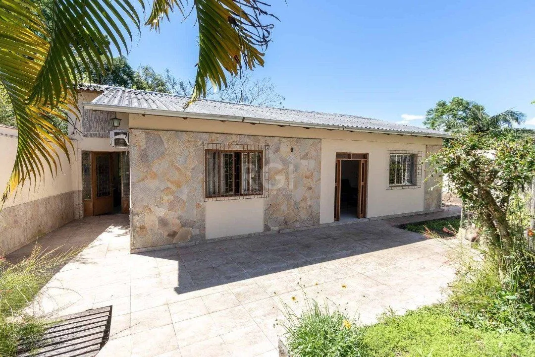 Imagem Casa para Venda - 370m², 4 dormitórios, sendo 1 suites, 6 vagas - Lomba do Pinheiro