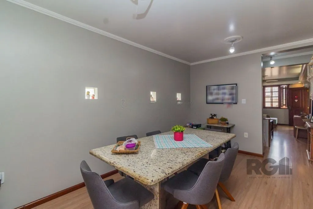 Imagem Casa de 4 dormitórios no bairro Sarandi