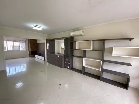Imagem Casa para venda no bairro Chácara das Pedras em Porto Alegre