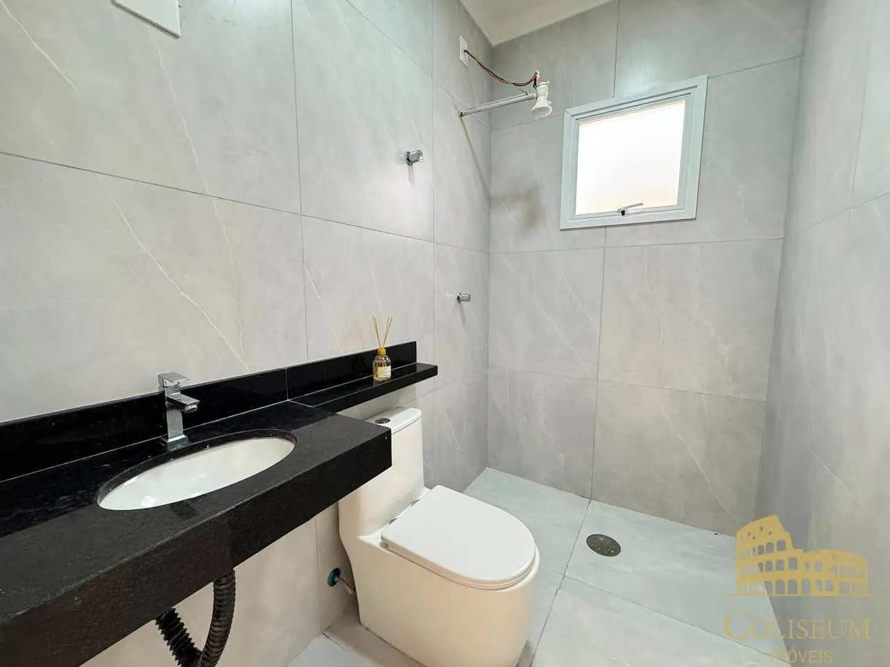 Imagem Linda Casa na Vila Guilhermina, 3 Dorms c/2 suítes, 2 Vagas - Fino Acabamento