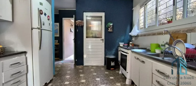 Imagem (ESTUDA PERMUTA) Chácara de 1000m2 de esquina com casa de 300m2, em ótima localização no Cascatinha/Santa Felicidade em Curitiba PR