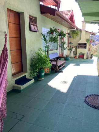 Imagem Sobrado com 4 dormitórios à venda, 259 m² por R$ 1.200.000,00 - Jardim Guararema - Campos do Jordão/SP