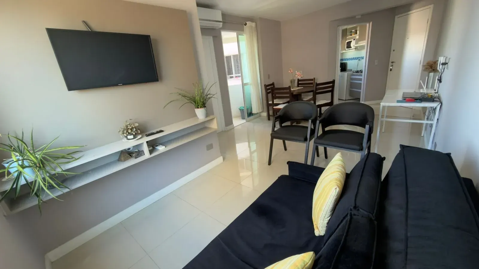 Imagem Apartamento com 1 Quarto à Venda, 44 metros em Cristo Rei - Curitiba