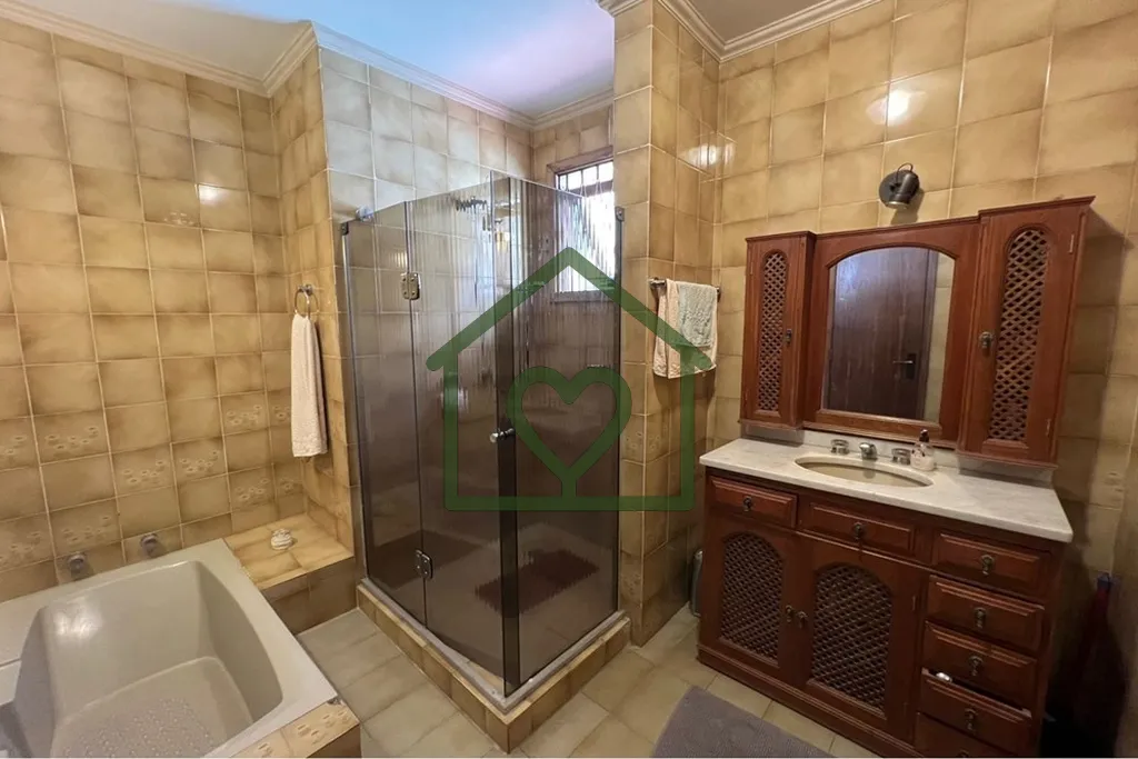 Imagem Descubra o seu novo lar em Porto Alegre, no cobiçado bairro Santana. Esta encantadora casa encontra...