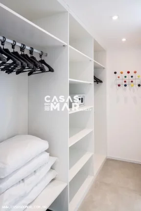 Imagem Casa de luxo em condomínio no Frade, Angra dos Reis-RJ: 5 quartos, 5 suítes, 3 salas, 7 banheiros, 3 vagas, 470m².