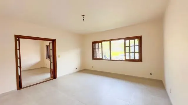 Imagem Casa térrea com 3 dormitórios, piscina, espaço gourmet com churrasqueira.