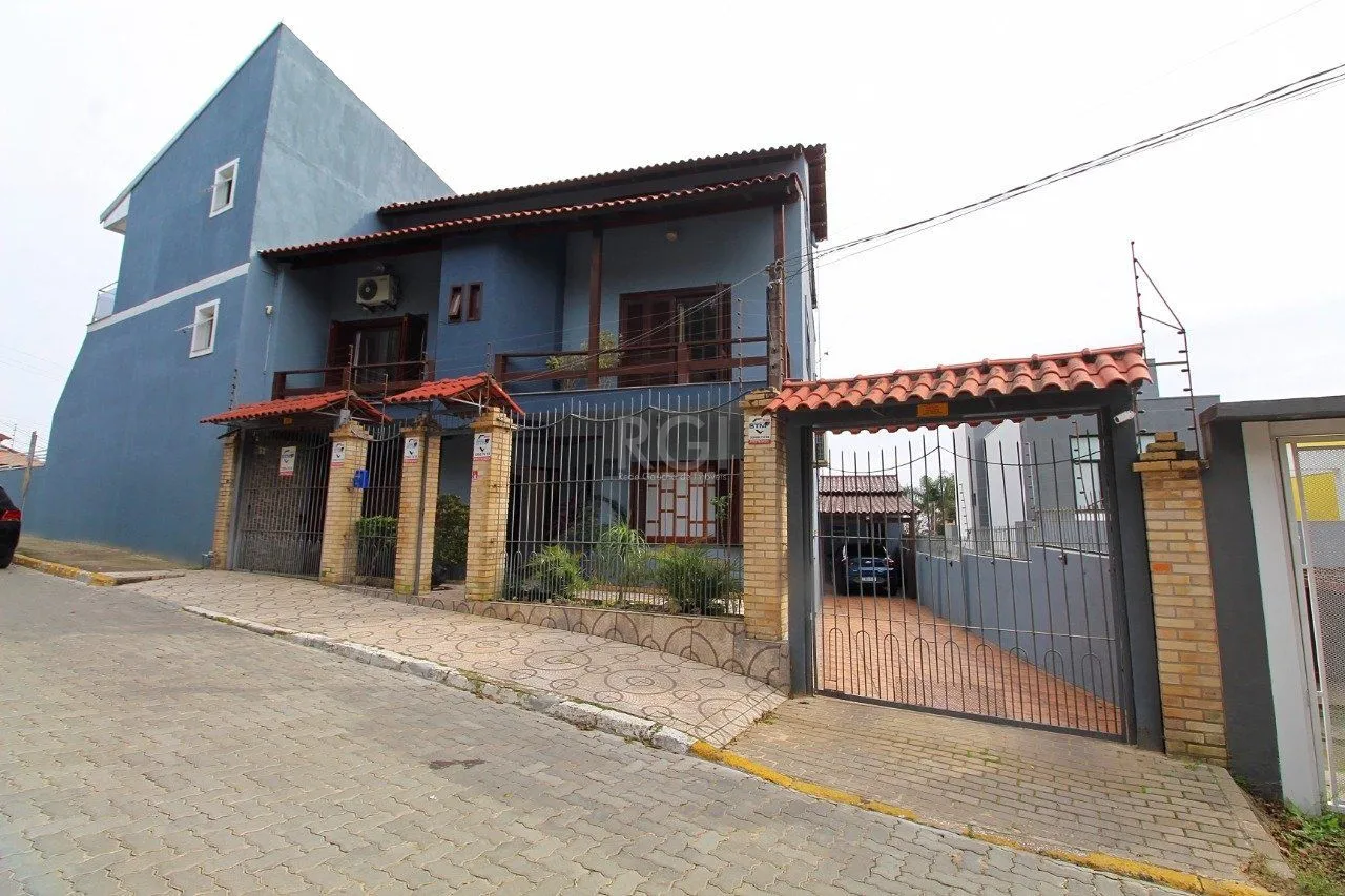 Imagem Casa para Venda - 339m², 3 dormitórios, 2 vagas - Vila Nova, Porto Alegre