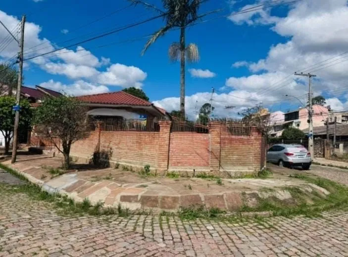 Imagem Casa no bairro Guarujá - 3 dormitórios - 1 suíte
