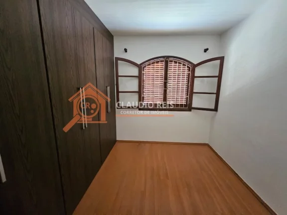 Imagem Sobrado com 3 Quartos para alugar, 179m² - Campo Grande