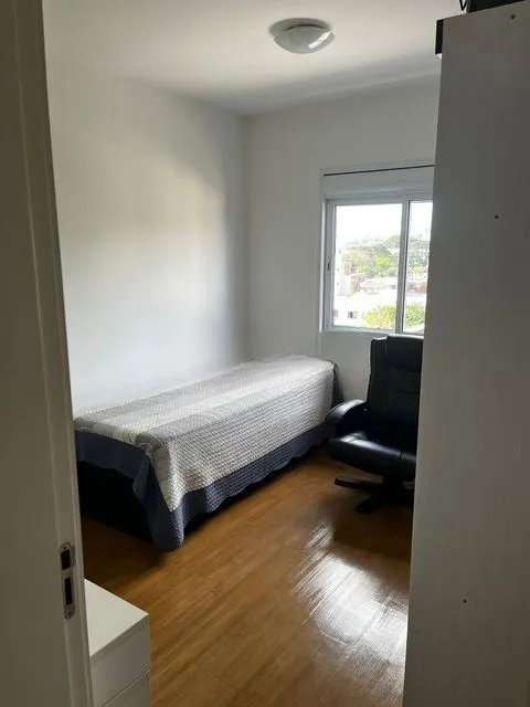 Imagem Sobrado com 3 quartos, 1 suíte, lareira, churrasqueira, 3 vagas cobertas na zona sul.