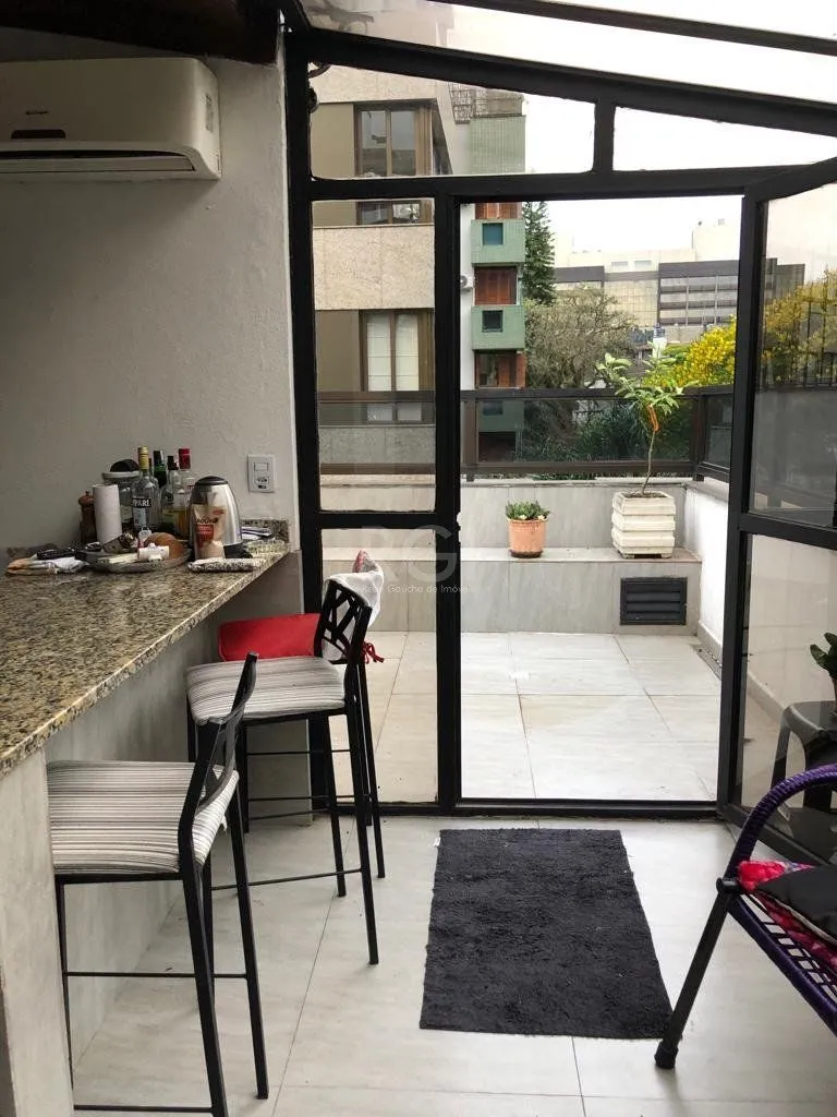 Imagem Cobertura para Venda - 100.94m², 3 dormitórios, sendo 1 suites, 2 vagas - Petrópolis